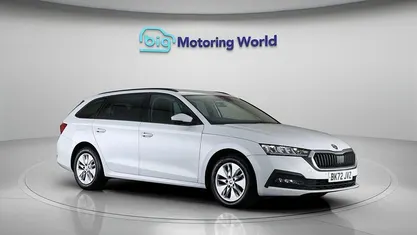 Used Skoda Octavia SE Technology 110 HP (80 kW) 2022 White Estate