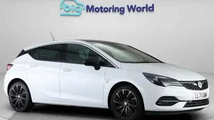 Used Vauxhall Astra Edition 145 HP (106 kW) 2021 White Hatchback