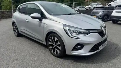 Used Renault Clio Iconic 101 HP (74 kW) 2020 Silver Hatchback