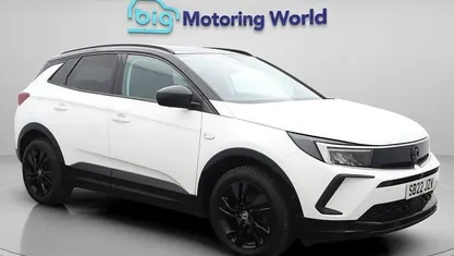 Used Vauxhall Grandland X GS Line 131 HP (96 kW) 2022 White SUV