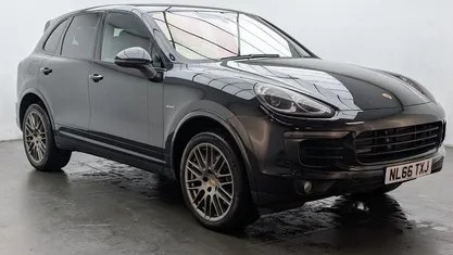 Used Porsche Cayenne Platinum Edition 262 HP (192 kW) 2016 Black SUV