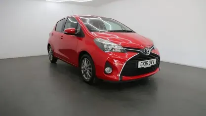 Used Toyota Yaris 69 HP (50 kW) 2016 Red Hatchback
