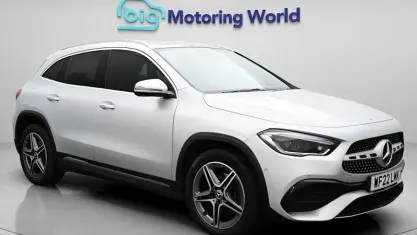 Usado Mercedes GLA250 Premium Plus 259 HP (190 kW) 2022 Prateado SUV