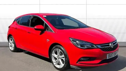 Używany Vauxhall Astra SRi 101 KM (74 kW) 2017 Czerwony Hatchback