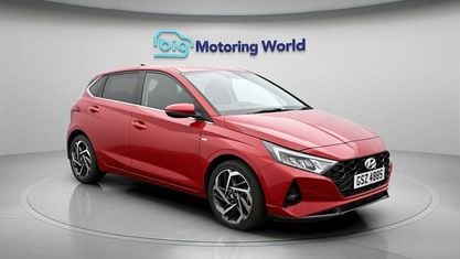 Używany Hyundai i20 Premium 101 KM (74 kW) 2022 Czerwony Hatchback