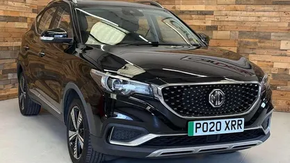 Begagnad MG ZS Exclusive 105 kW (143 HK) 2020 Svart SUV