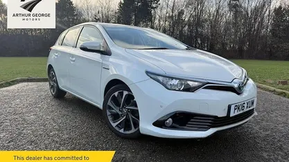 Used Toyota Auris Hybrid Design 136 HP (100 kW) 2016 Hatchback