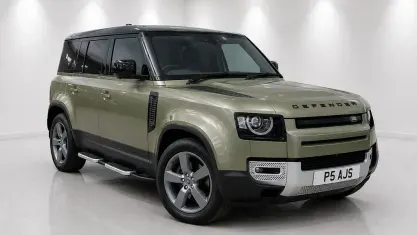 Usado Land Rover Defender First Edition 241 HP (177 kW) 2020 Verde SUV