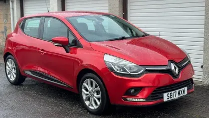 Used Renault Clio Dynamique 75 HP (55 kW) 2017 Red Hatchback
