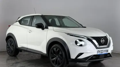 Używany Nissan Juke Acenta 114 KM (83 kW) 2023 Biały SUV