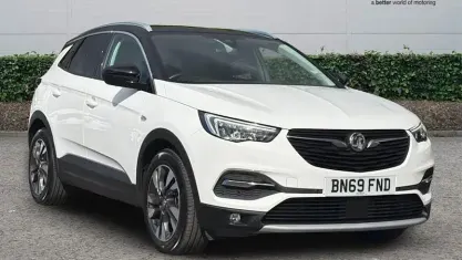 Used Vauxhall Grandland X SRi 177 HP (130 kW) 2019 White SUV