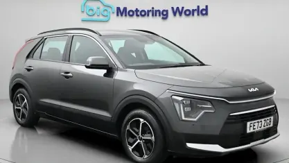 Usado Kia Niro 182 HP (133 kW) 2023 Cinzento SUV