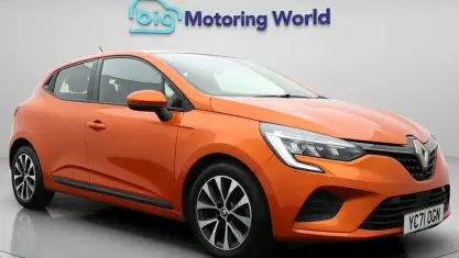 Used Renault Clio Iconic 90 HP (66 kW) 2021 Orange Hatchback