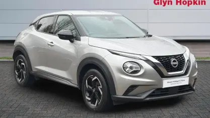 Usado Nissan Juke N-Connecta 114 HP (83 kW) 2023 Prateado SUV