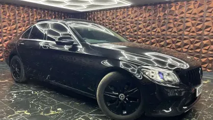 Usado Mercedes C220 Premium Plus 194 HP (142 kW) 2019 Preto Sedan