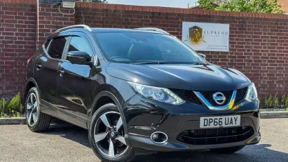 Używany Nissan Qashqai N-Vision 116 KM (85 kW) 2016 Czarny SUV
