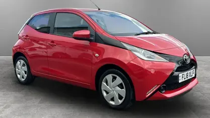 Used Toyota Aygo X-play 69 HP (50 kW) 2018 Red Hatchback