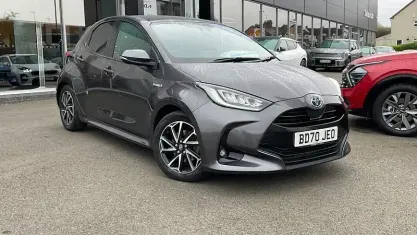Usado Toyota Yaris Hybrid Design 116 HP (85 kW) 2026 Citadino