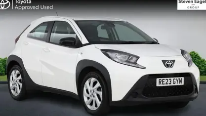 Used Toyota Aygo X PURE 72 HP (52 kW) 2023 White SUV