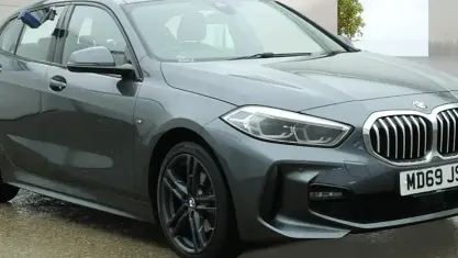 Usado BMW 118 M Sport 140 HP (102 kW) 2020 Cinzento Citadino