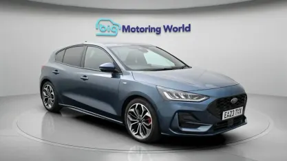 Begagnad Ford Focus ST-Line X 125 HK (91 kW) 2023 Blå Halvkombi