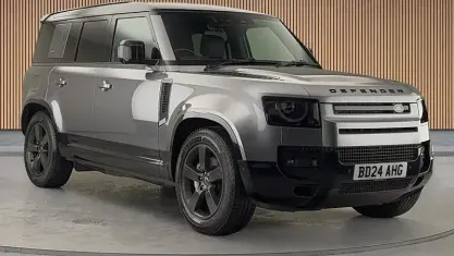 Used Land Rover Defender HSE Dynamic 300 HP (220 kW) 2024 Eiger grey SUV