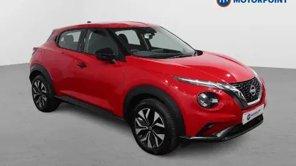 Käytetty Nissan Juke Acenta Premium 114 HP (83 kW) 2025 Punainen Katumaasturi
