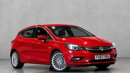 Used Vauxhall Astra Elite 150 HP (110 kW) 2017 Red Hatchback