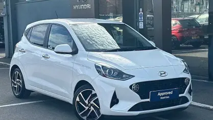 Used Hyundai i10 Premium 67 HP (49 kW) 2023 White Hatchback