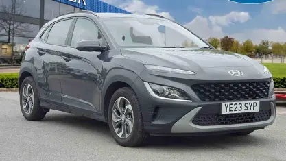 Gebraucht Hyundai Kona SE 141 PS (103 kW) 2022 Grau SUV