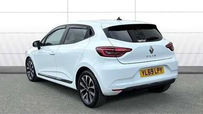 Used Renault Clio V Iconic 101 HP (74 kW) 2020 White Hatchback