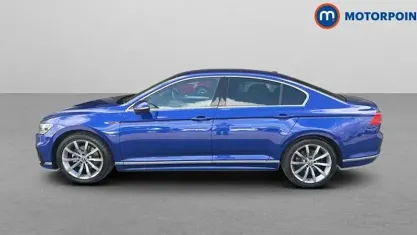 Used VW Passat R-line 150 HP (110 kW) 2022 Blue Estate