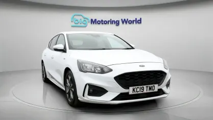 Begagnad Ford Focus ST-Line 125 HK (91 kW) 2019 Vit Halvkombi