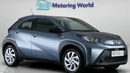 Usado Toyota Aygo X PURE 72 HP (52 kW) 2025 Cinzento SUV