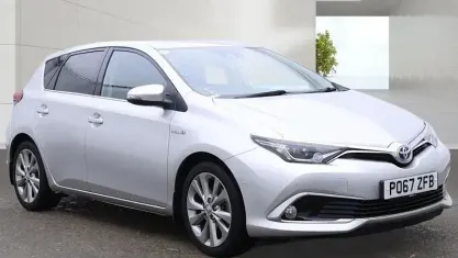 Used Toyota Auris Hybrid 136 HP (100 kW) 2017 Silver Hatchback