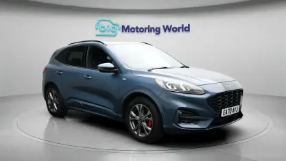 Usado Ford Kuga ST-Line 120 CV (88 kW) 2020 Azul SUV