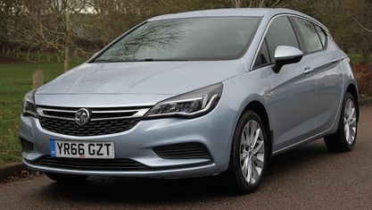 Używany Vauxhall Astra 125 KM (91 kW) 2016 Srebrny Hatchback