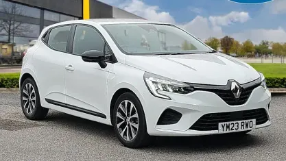 Used Renault Clio Evolution 145 HP (106 kW) 2023 White  Hatchback