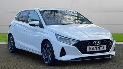 White Used 2022 Hyundai i20 Premium Hatchback | £13,495 (Fair price)