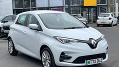 White Used 2022 Renault Rapid SE Hatchback | £10,239 (Fair price)