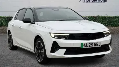 Used Vauxhall Astra Ultimate 114 kW (156 HP) 2025 White Hatchback