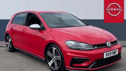 Begagnad VW Golf VII R 300 HK (220 kW) 2019 Röd Halvkombi