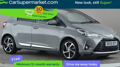 Usado Toyota Yaris Hybrid 101 HP (74 kW) 2019 Cinzento Citadino