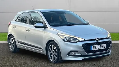 Used Hyundai i20 Premium 84 HP (61 kW) 2015 Silver Hatchback