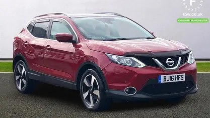 Red Used 2016 Nissan Qashqai N-Connecta SUV | £9,799 (Fair price)