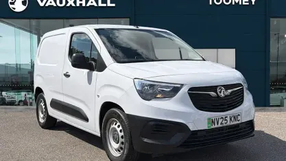 Used Vauxhall Combo 100 kW (136 HP) 2025 White MPV