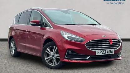 Begagnad Ford S-MAX Titanium 190 HK (139 kW) 2022 Röd Minibuss