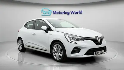 Used Renault Clio V Play 72 HP (52 kW) 2020 White Hatchback