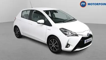Used Toyota Yaris Hybrid 101 HP (74 kW) 2019 White Hatchback