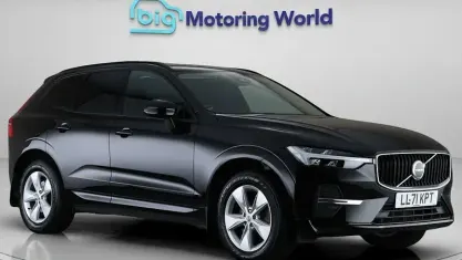 Usado Volvo XC60 Momentum 250 HP (183 kW) 2021 Preto SUV